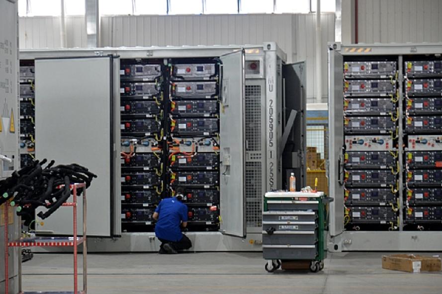 美媒:中国在电池领域的控制能力超过稀土，五角大楼和美国AI巨头绕不过！12月