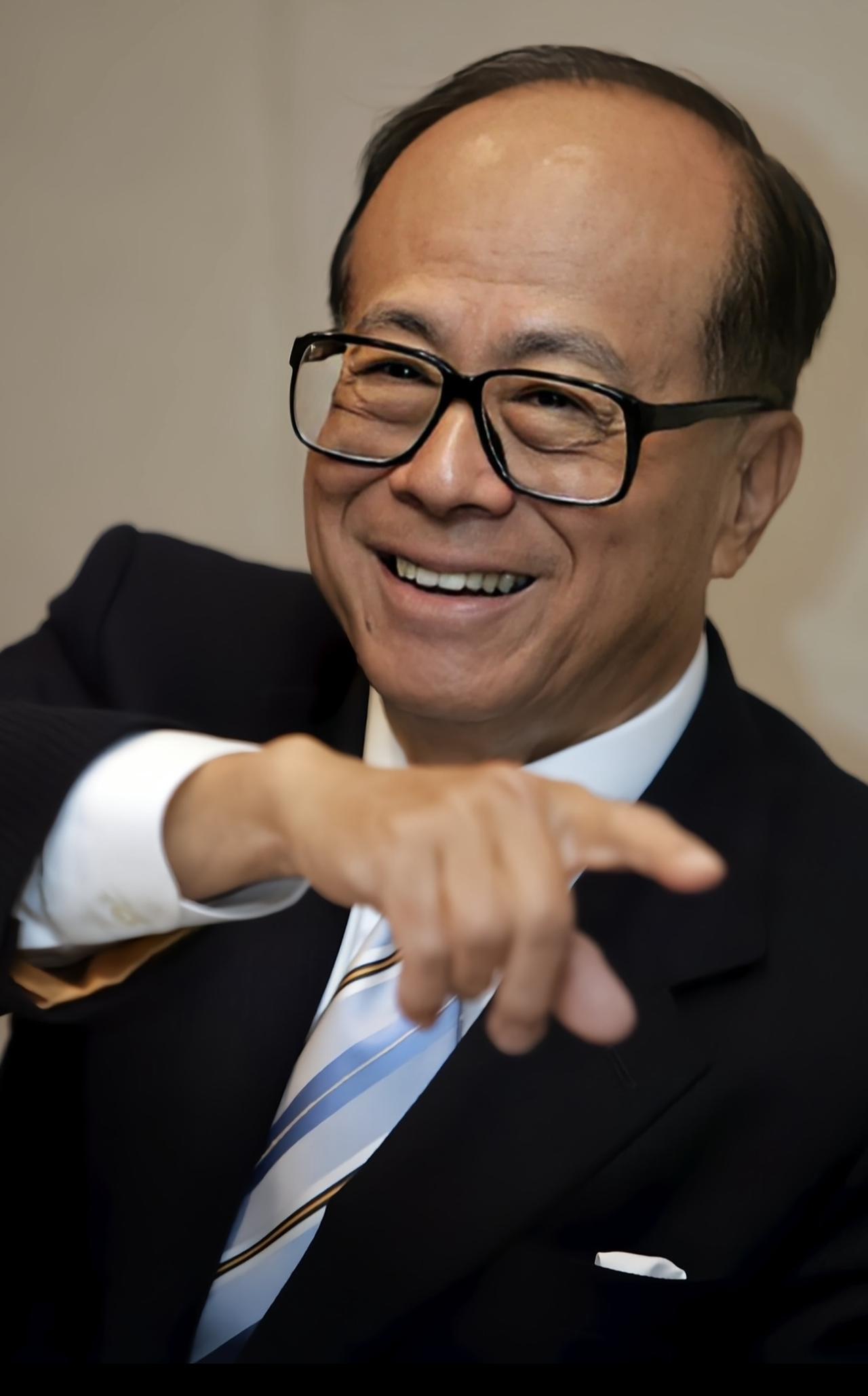 近日，李嘉诚的老宅已挂牌，计划以50亿港元出售。同时，李嘉诚深情告白：我是李