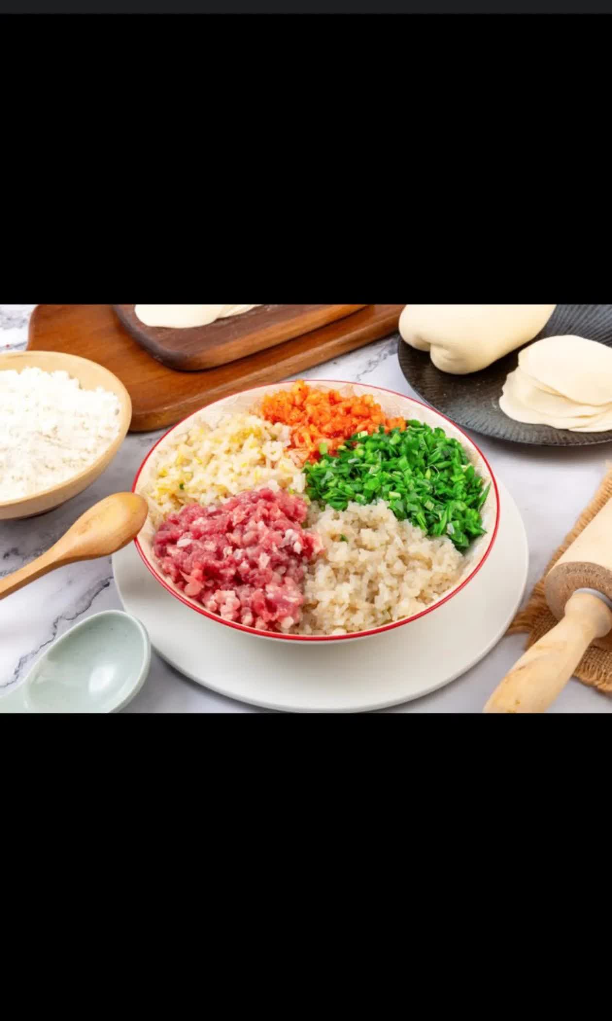 老人是不是都这样！我家儿子说，想吃奶奶烙的饼了，结果奶奶，晚上烙饼，早上