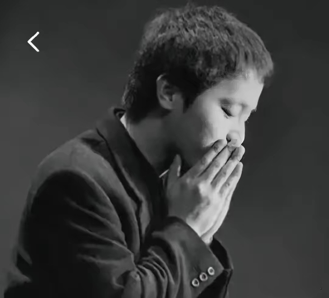 窦唯这次低调发歌，藏着两个真实状态一个是对外的处事态度，另一个是内心的重情方式第一个状态是，老友离世