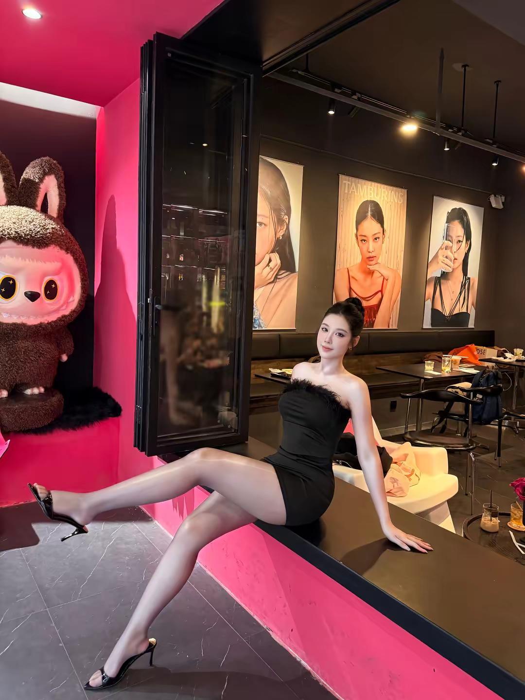 好久不见。氛围感拍照穿搭御姐