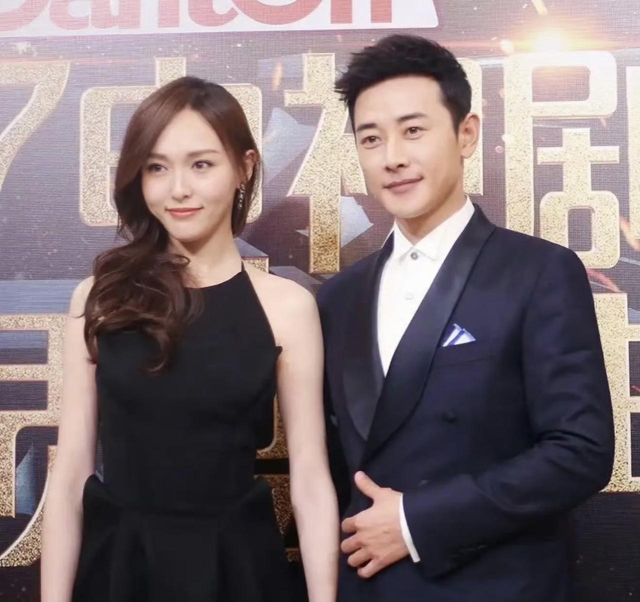 唐嫣与罗晋大概率是真的离婚了！从去年开始，两人的离婚传闻就没断过，频频上热搜