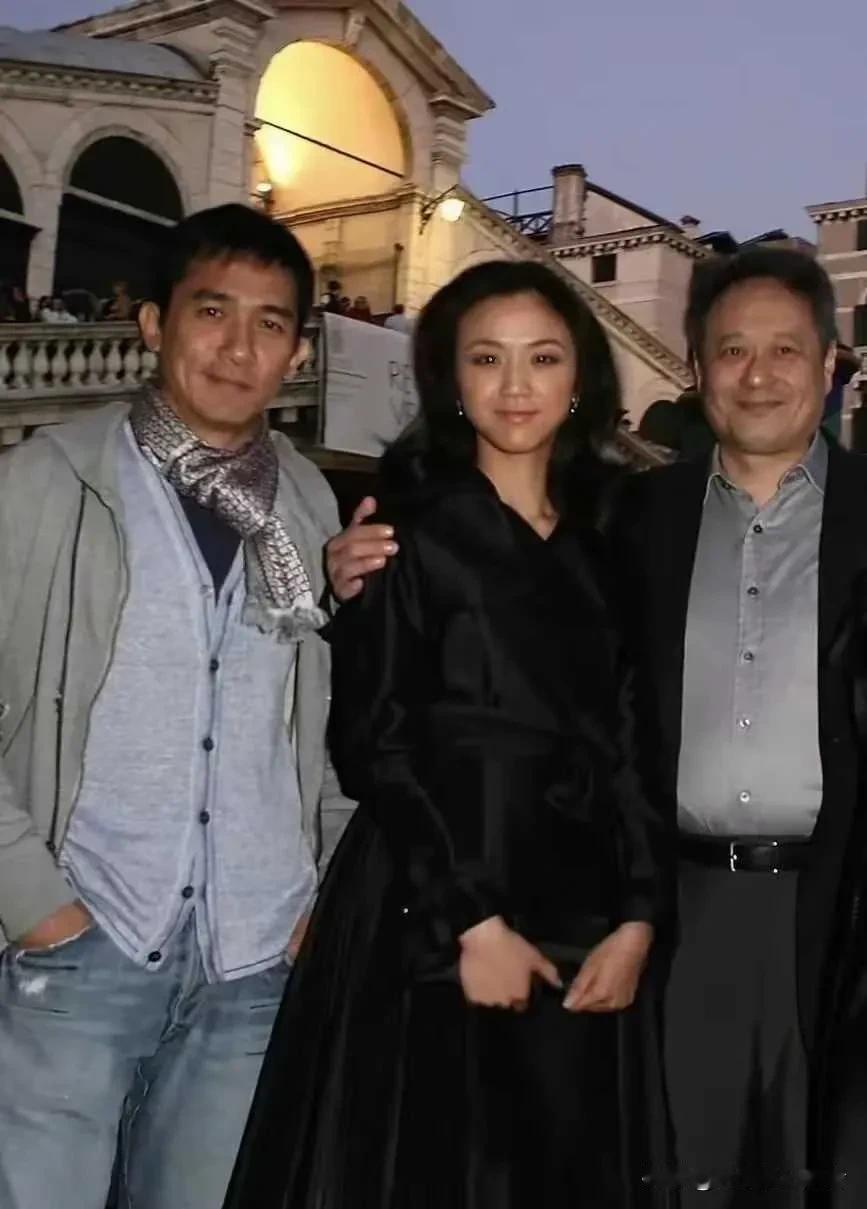 汤唯是怎么有勇气不避嫌和梁朝伟再次站在一起，不担心刘嘉玲记忆在现吗？《色戒》里汤