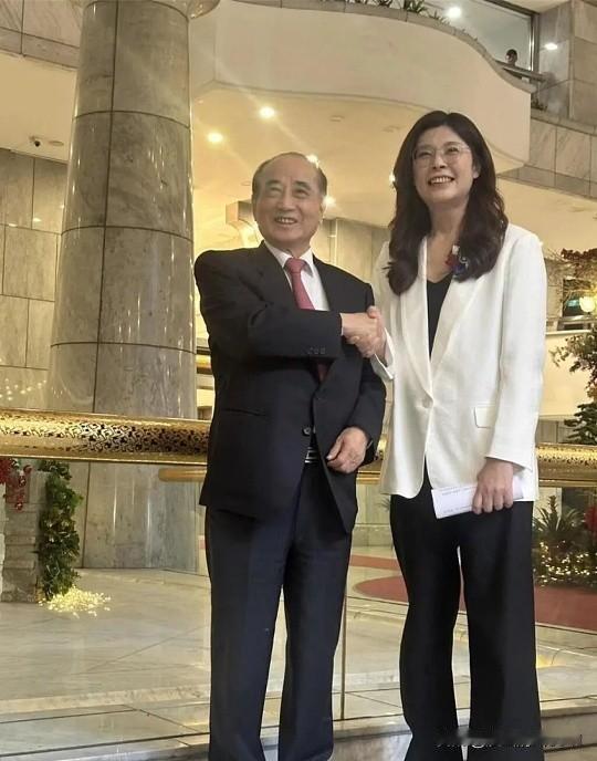 为何说是“巧用”？郑丽文看中的是王金平身上无法复制的三重价值，这种“巧”是精