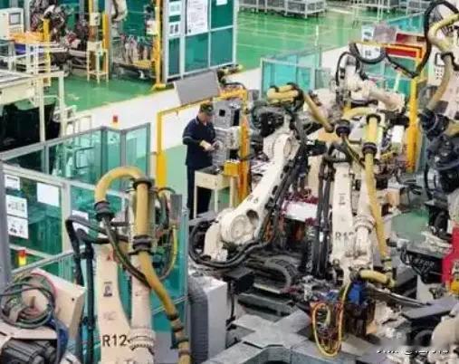 法国部长警告中国：如果中国“摧毁”欧洲工业，中国将“一无所获”。7月25日，