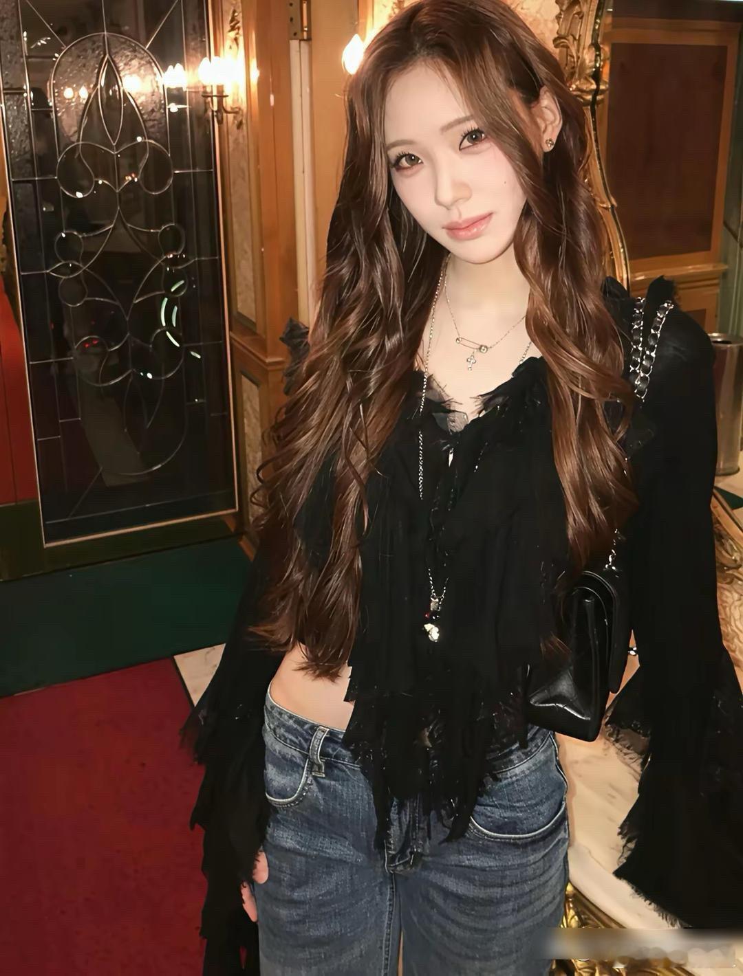 小S的二女儿，终究是长成了她爸爸喜欢的样子，妈妈梦想的样子。​​​