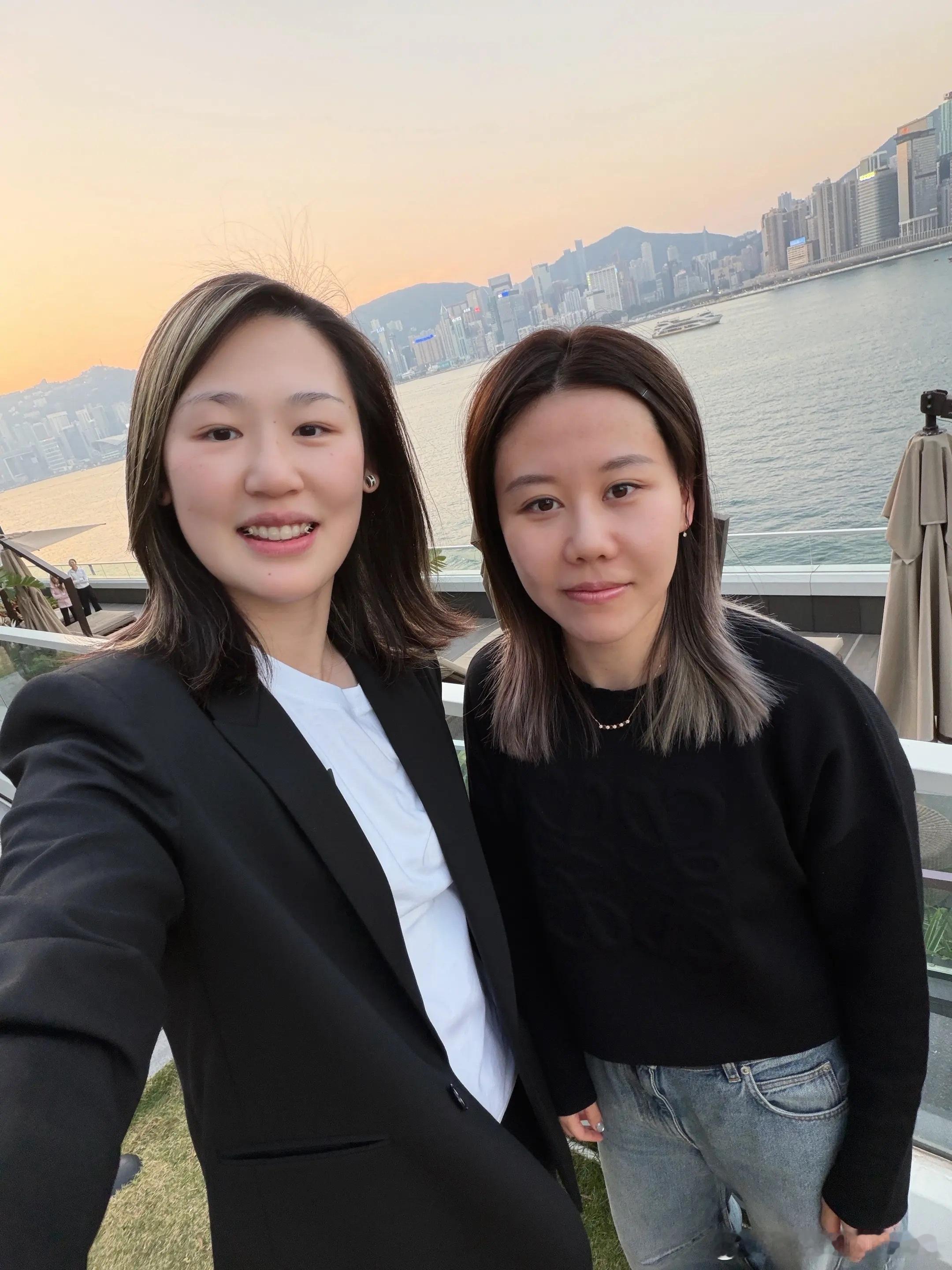 WTT香港总决赛2025肖瑶茜晒和陈幸同合影📸️和长崎美柚、皆川优香合影🤳