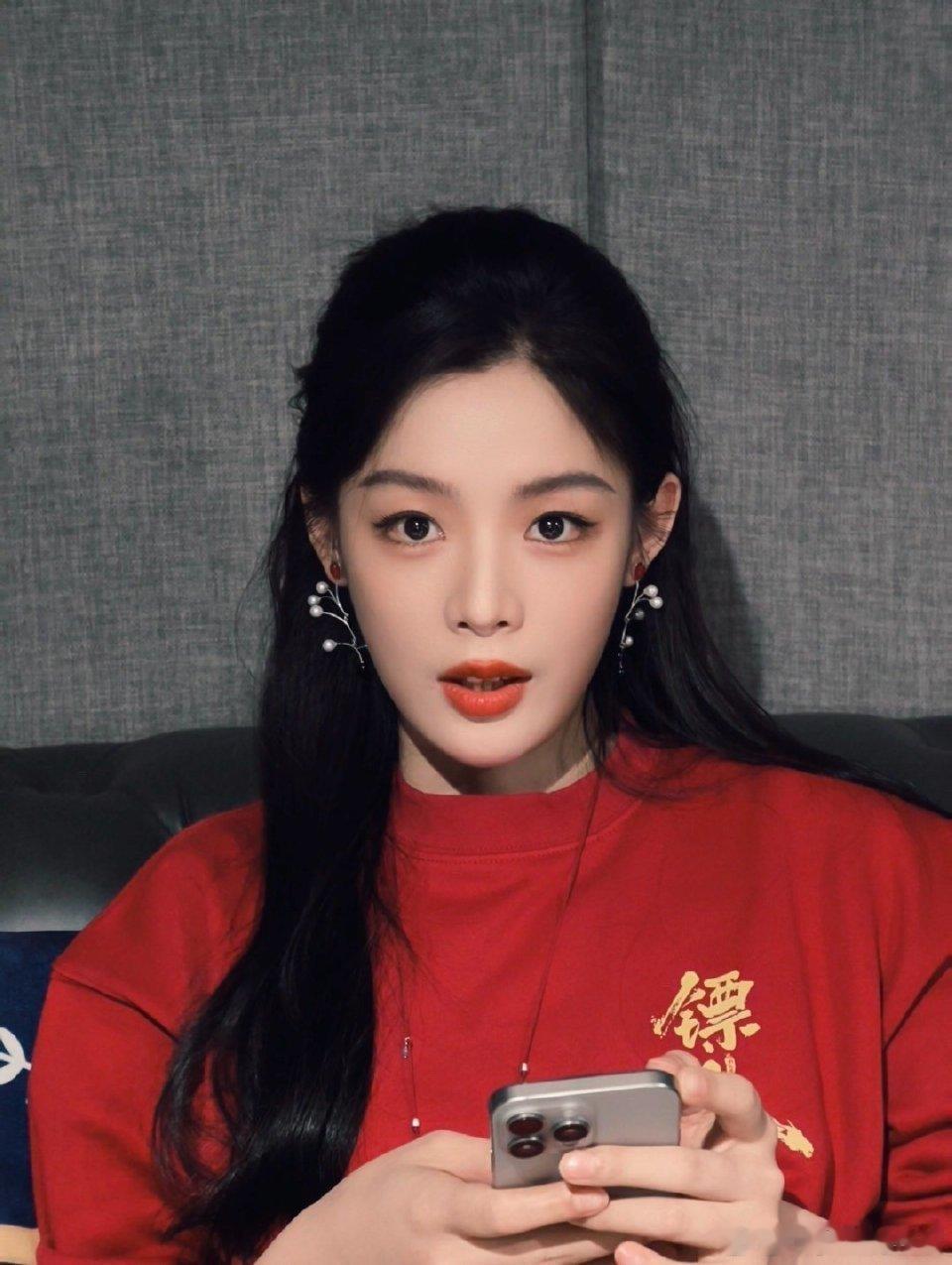 陈丽君怕愧对大家的好她把粉丝的支持当作沉甸甸的责任，怕自己做得不够好，便不断给