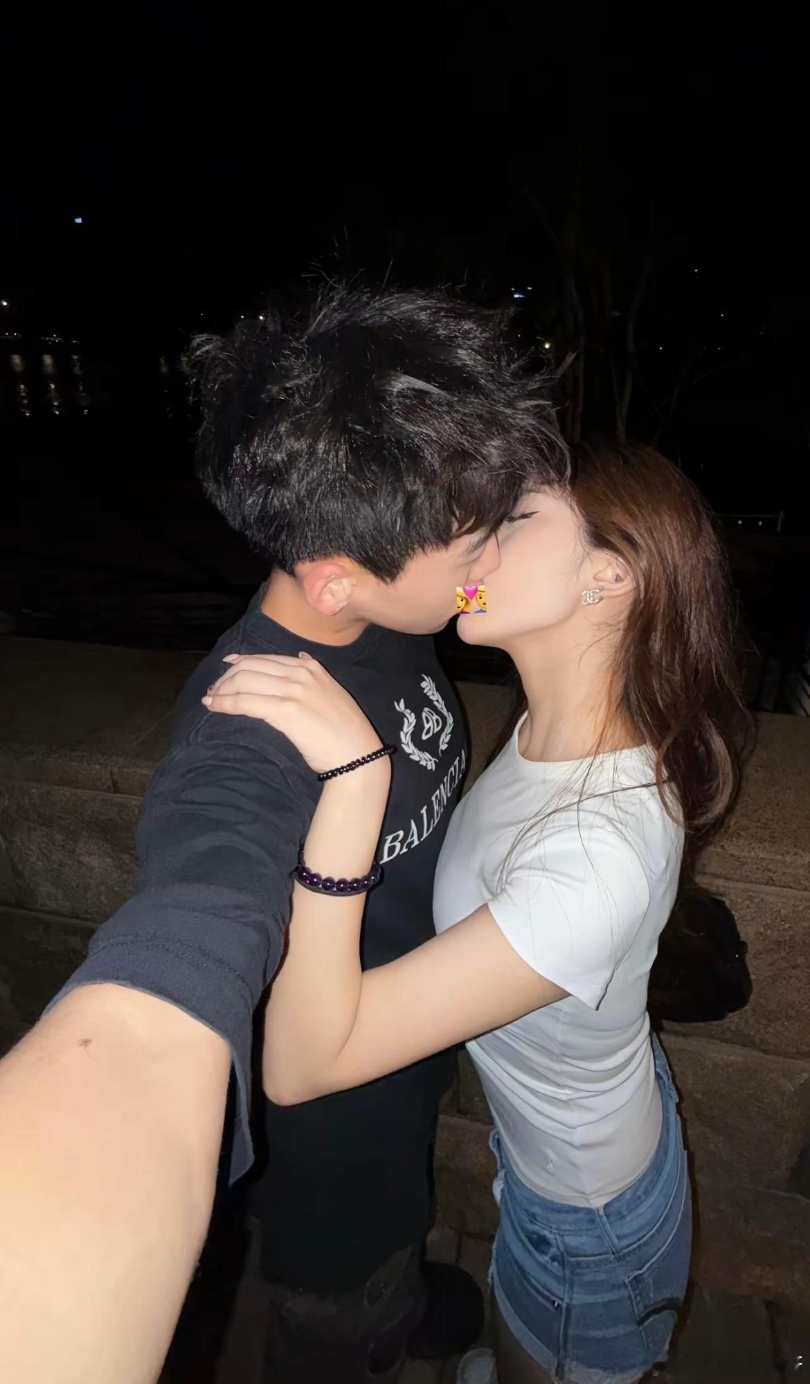 春夏秋冬都在吻同一个人​​​