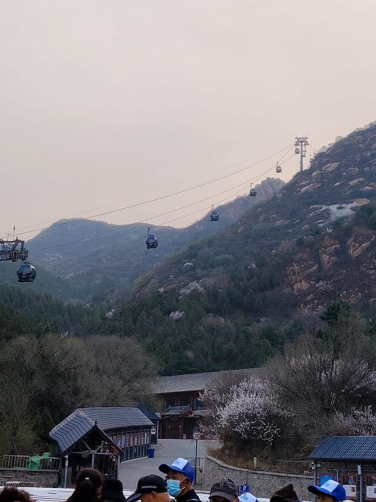 因为老师给学生评语不当老师被处分，但错不至于有人评论要枪毙吧？一位老师给学