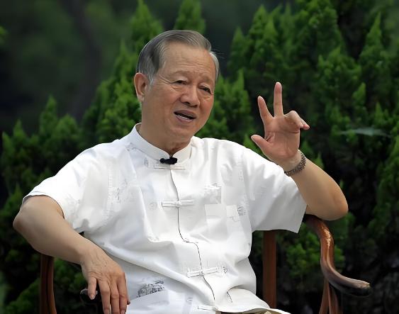 曾仕强说：总不断挑你毛病的人，并非真心为你好，而是在打压、控制你。借着