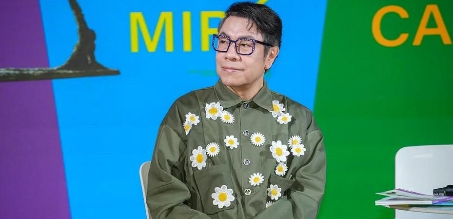 蔡康永一句“我不上台”，直接把网友看愣了。15日他在社媒发文，说很高兴去蒋万安团队总部成立活动观摩，
