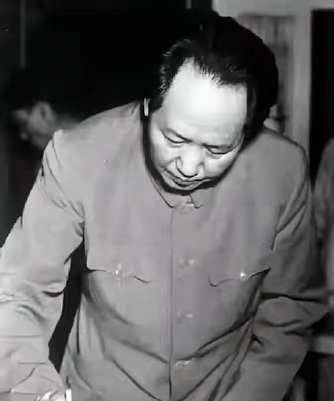 百万雄师渡江前夜，全世界逼中国停手，唯有毛泽东硬扛到底绝不妥协。 1949年