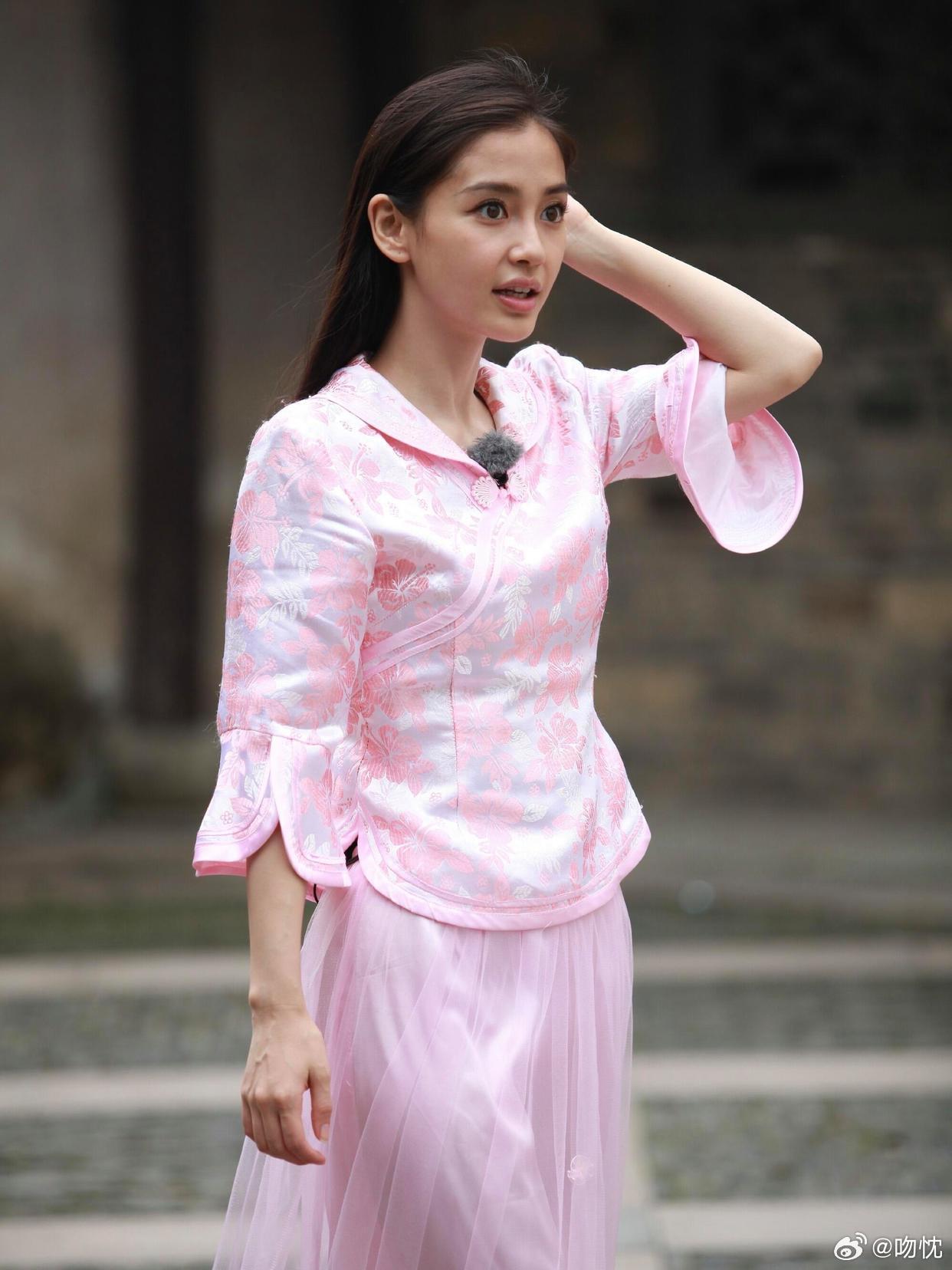 baby虽然不白，但是五官太美了，让人感觉很真实的美