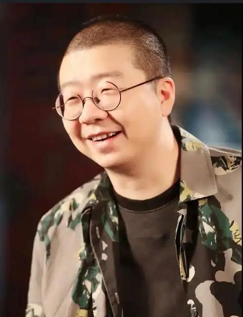 近日，一个名叫OpenClaw的开源AI助手框架爆火。因其图标是只红色龙虾，所以