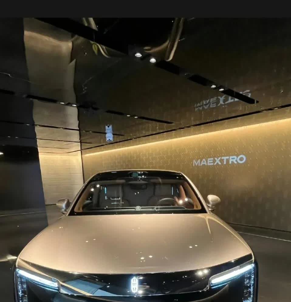尊界S800这7天大定3600台的成绩确实亮眼，售价70.8-101.8万，