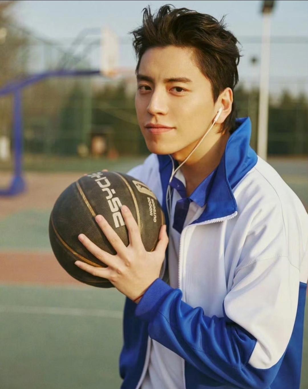 直接跟女友被判了6个月，再出来估计连明星都当不上了。他这个事，连电视剧都不敢这