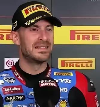 荷兰阿森赛道的风，吹得既热烈又悲壮。34台赛车整装待发，其中11辆雅马哈、6辆杜