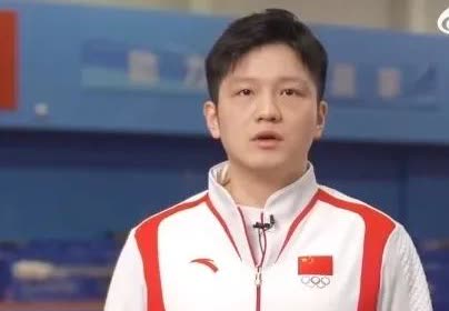 那天我仍未知道樊振东到底录了多少口播？我想说就这件衣服、这个发型我记得的就有