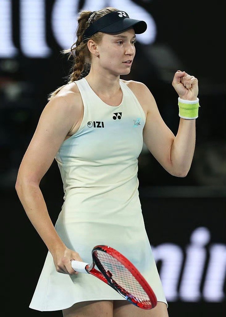 莱巴金娜决胜盘0-3后连下5局，以6-4、4-6、6-4击败头号种子萨巴伦卡，职