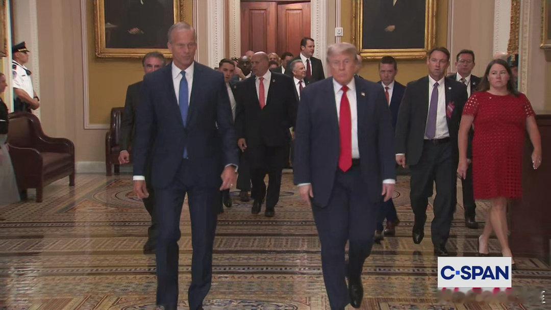 Trump亲自到国会，施压共和党议员尽快通过《拯救美国法》、进行“选举改革”他向