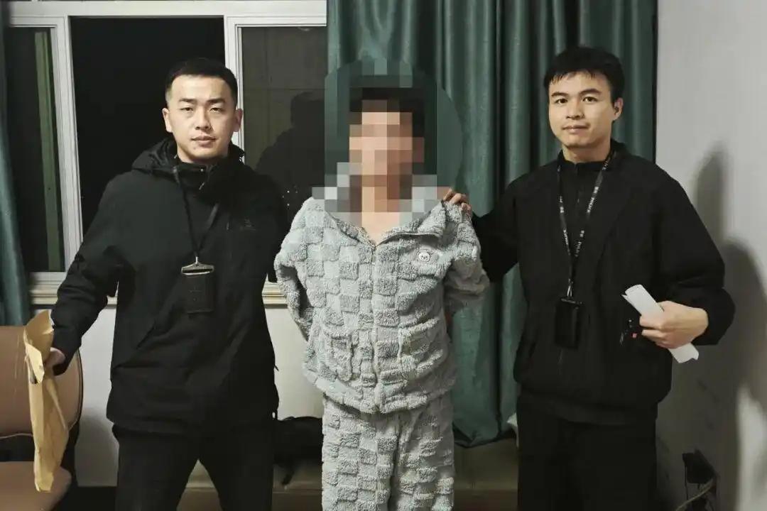 幸好没扎在脸上，不染婚都结不了。临近婚期，民警林纪舟在执行抓捕任务时意外负伤，