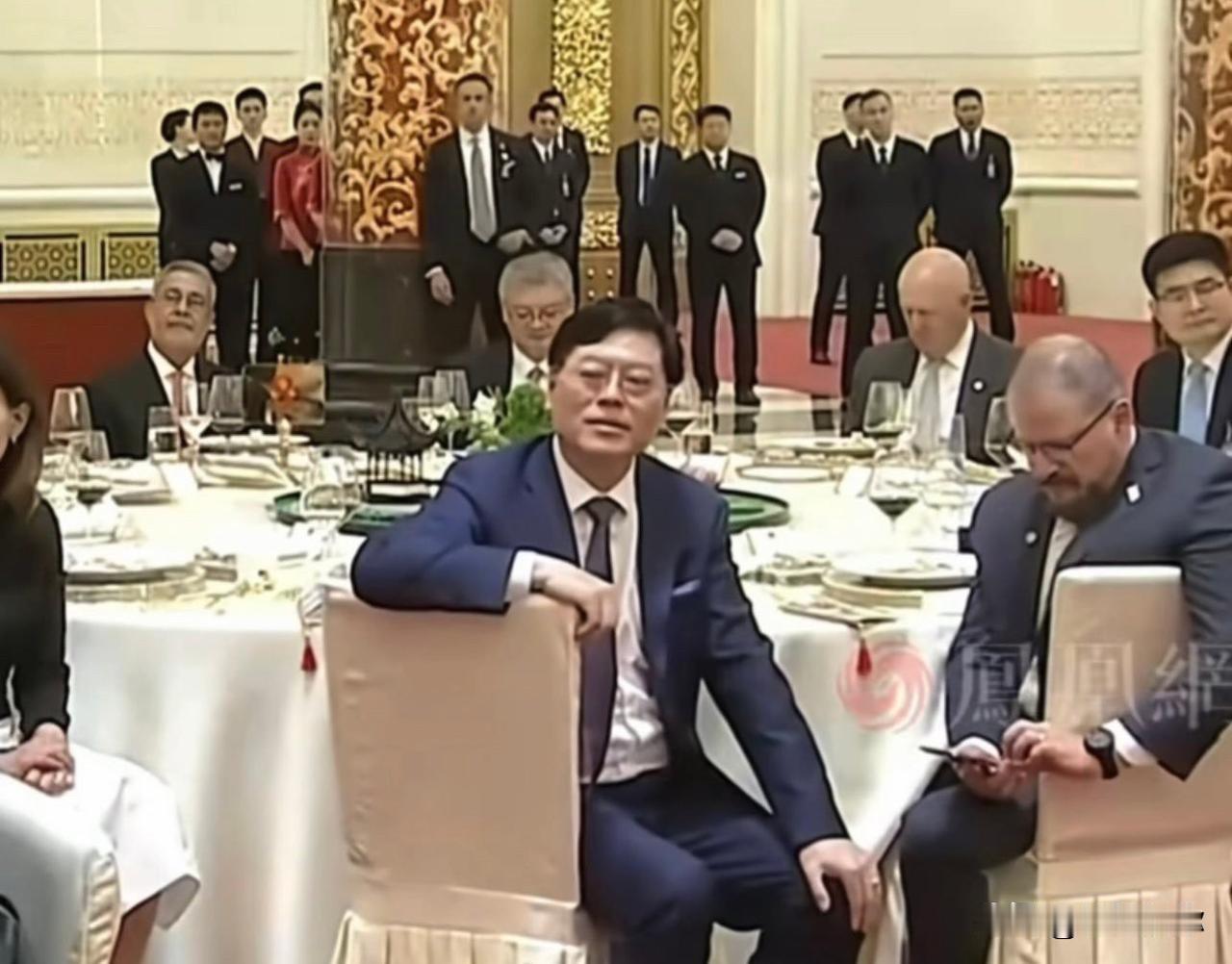 当年杨元庆对着马斯克放话：“他有3万客户，我有1.15亿”，把规模当成了一切。如