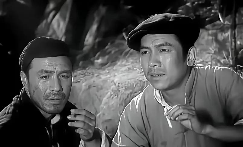 电影为啥让大家百看不厌，因为他们拍摄的太真实了，太贴近生活了，如图中《铁道游击队