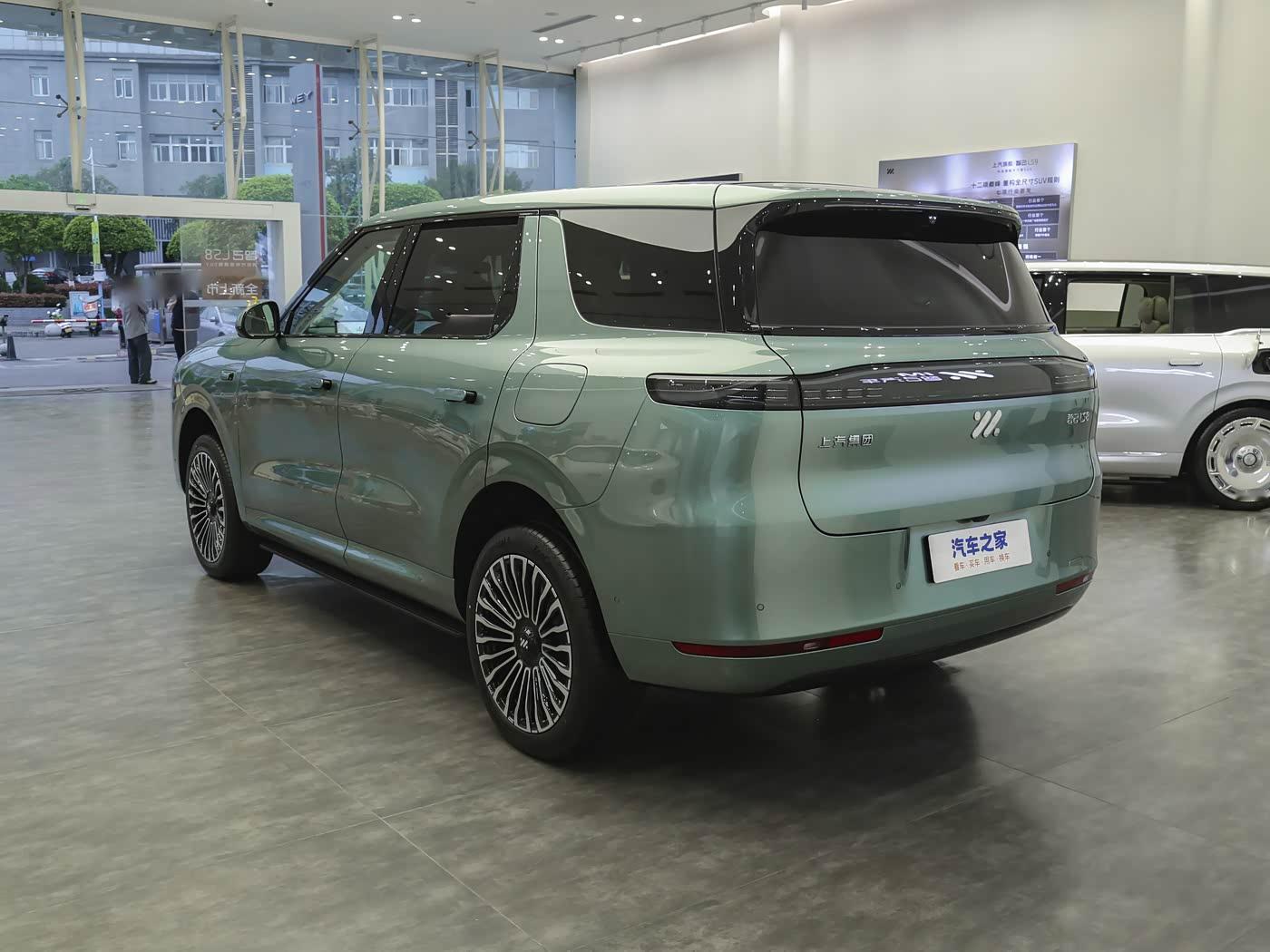 智己LS8售24.98万元起上市，这个价格怎么样？