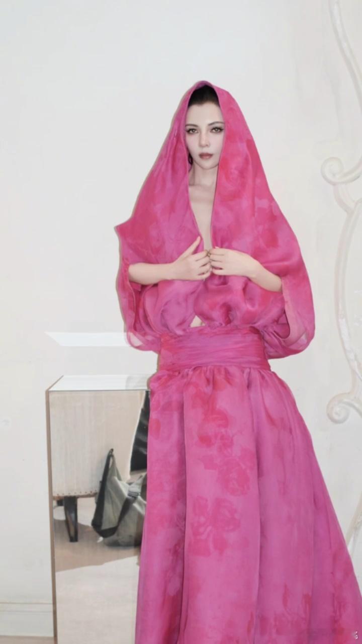 高定女王lulu已经抢先拿下ElieSaab、巴黎世家高定最新季🔥