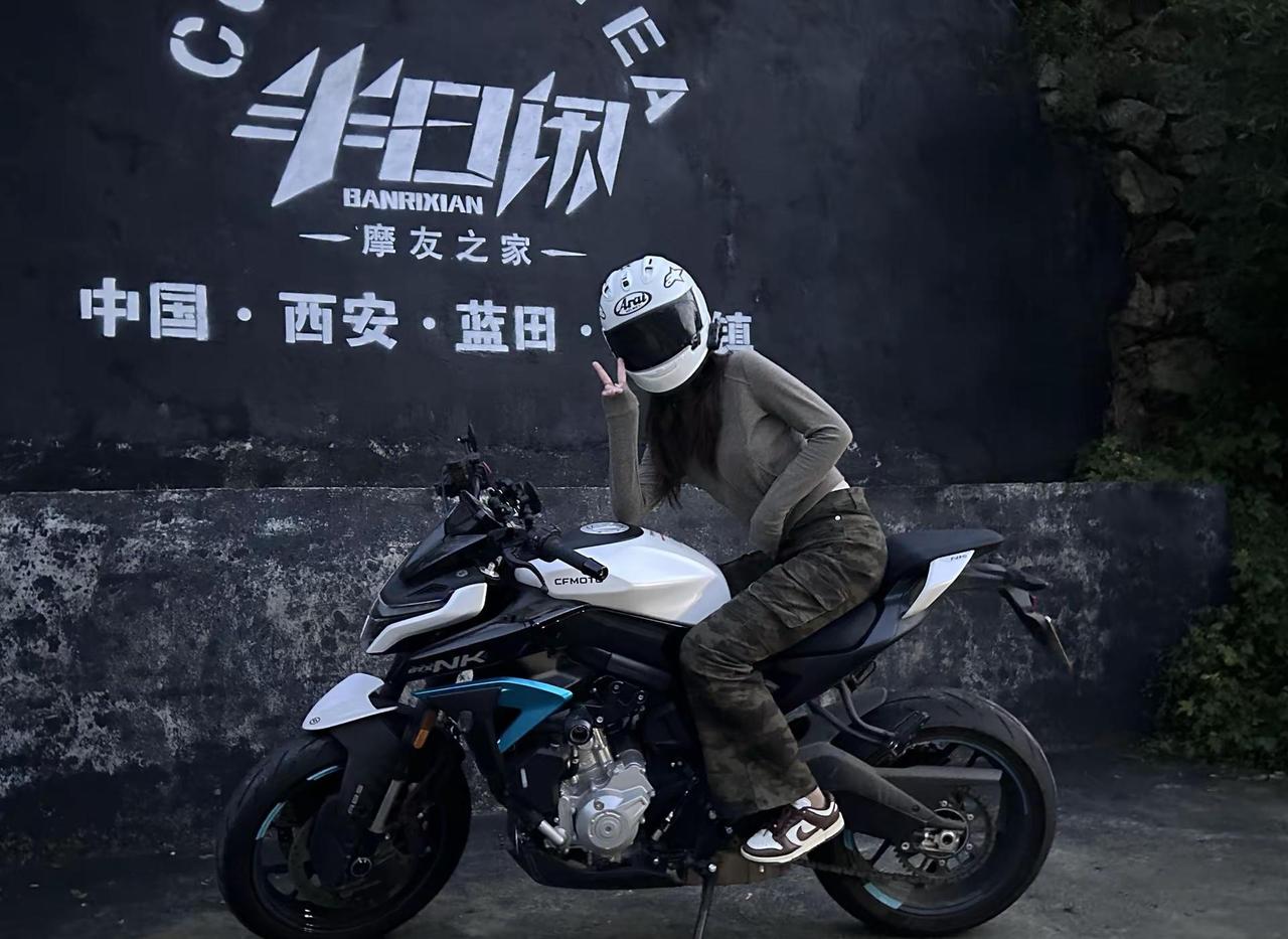 你从背后捅我一刀我不怪你因为我把你当朋友你从背后捅我第二刀我也不怪你因