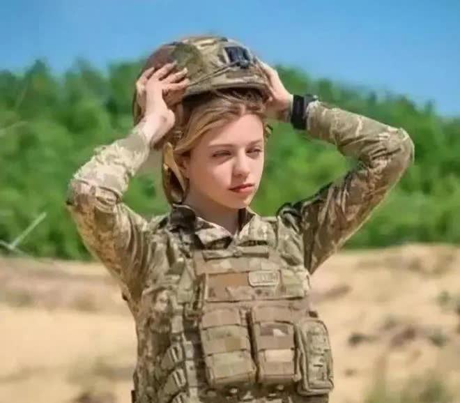 这是乌克兰女兵艾琳娜被俘前后的照片，战争不仅摧残男人