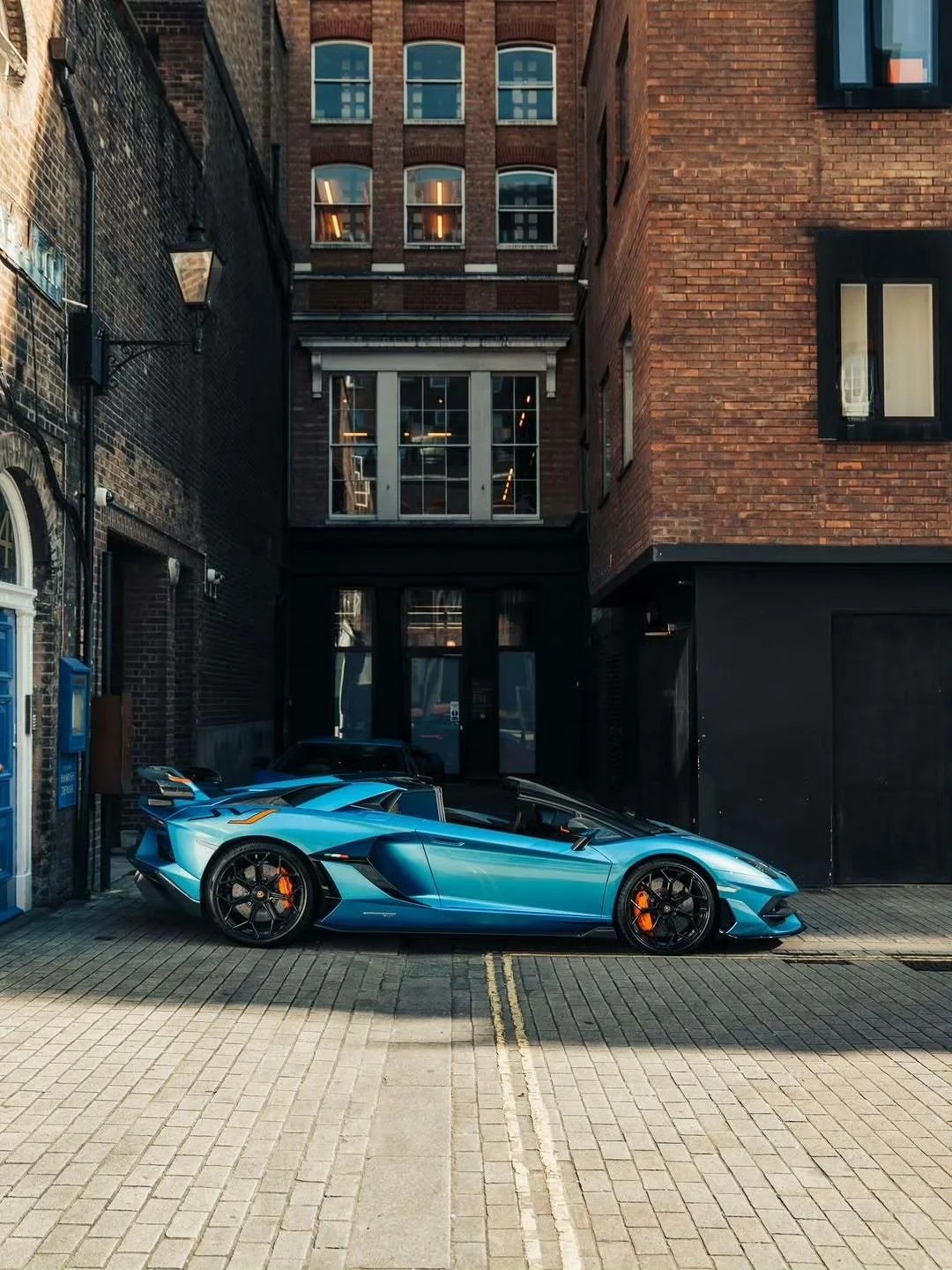 同色系的LamborghiniAventador和Revuelto，你选哪个？