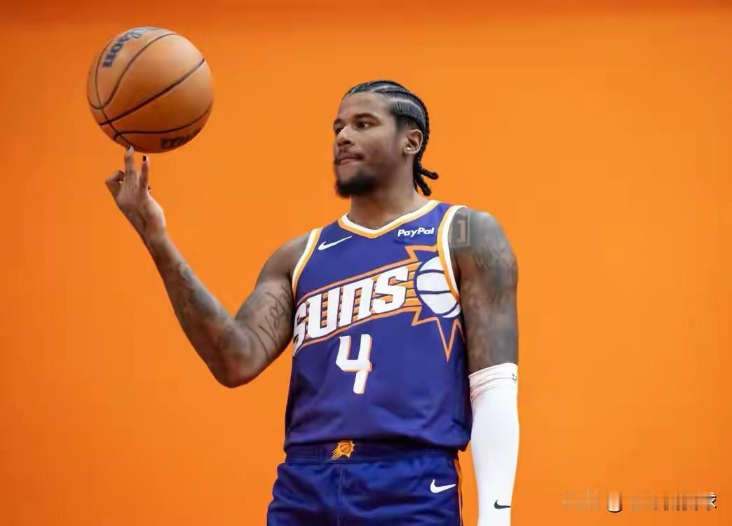 太阳球星杰伦-格林真是太受球队重视了！今天太阳总经理布莱恩-格雷戈里在接受媒体采