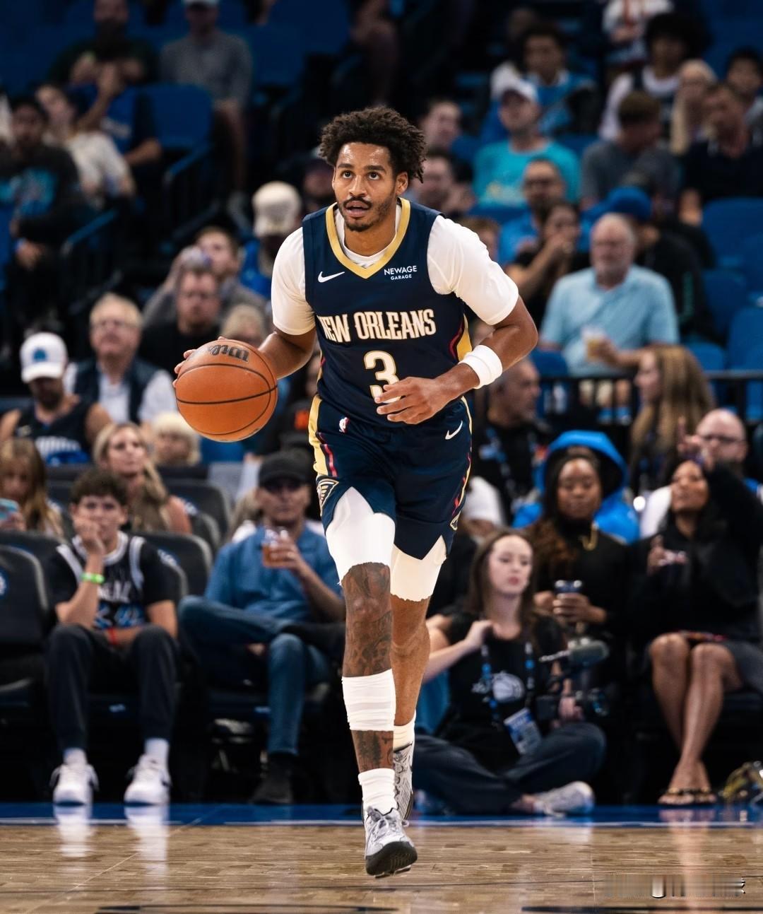 开局六连败！鹈鹕106：137惨败雷霆，看看球员数据，谁尽力了？！1、锡安，