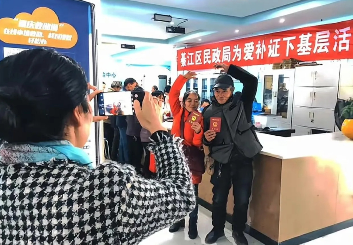 结婚率那点事儿：年轻人“稳如泰山”，民政局“另辟蹊径”家人们呐，最近这结婚的事