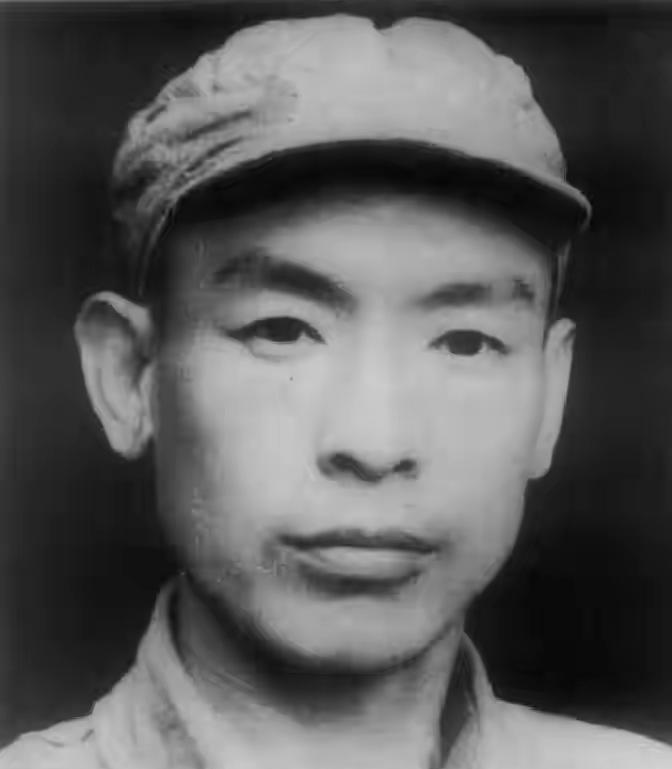 1950年三月，邓小平急电北京，电报送进中南海，毛泽东见后气色大变，他先吸了口烟
