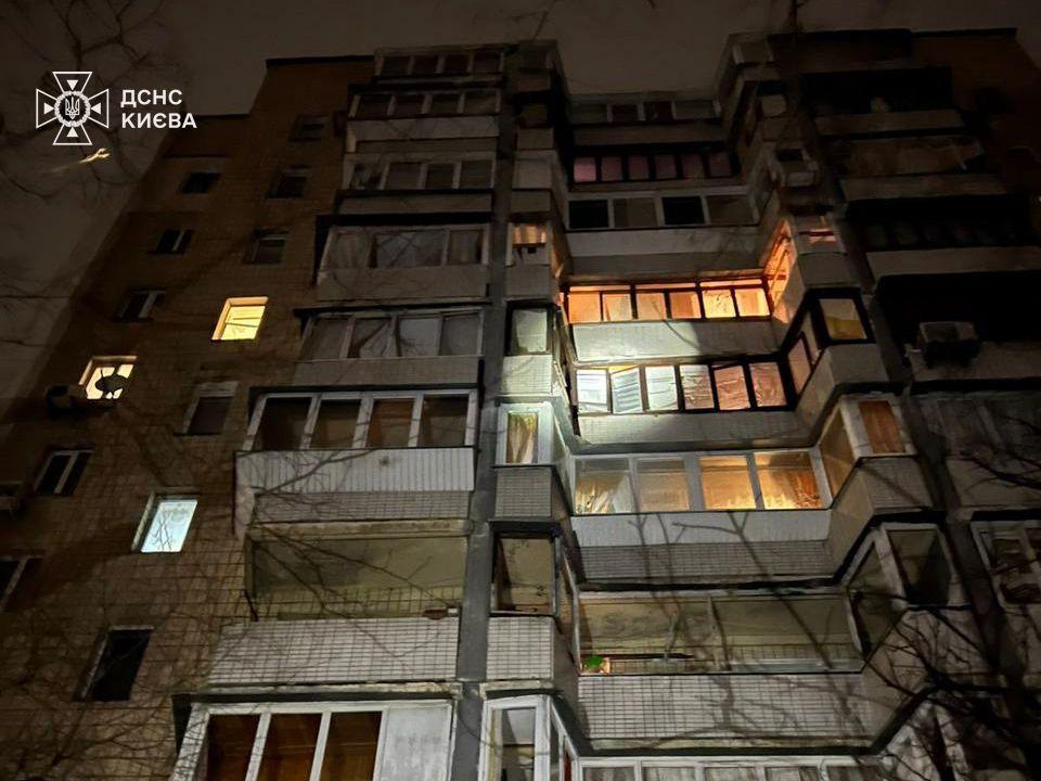 对于俄罗斯军队在2月12日凌晨进行的大轰炸，乌克兰总统泽连斯基也紧急表态，泽连斯