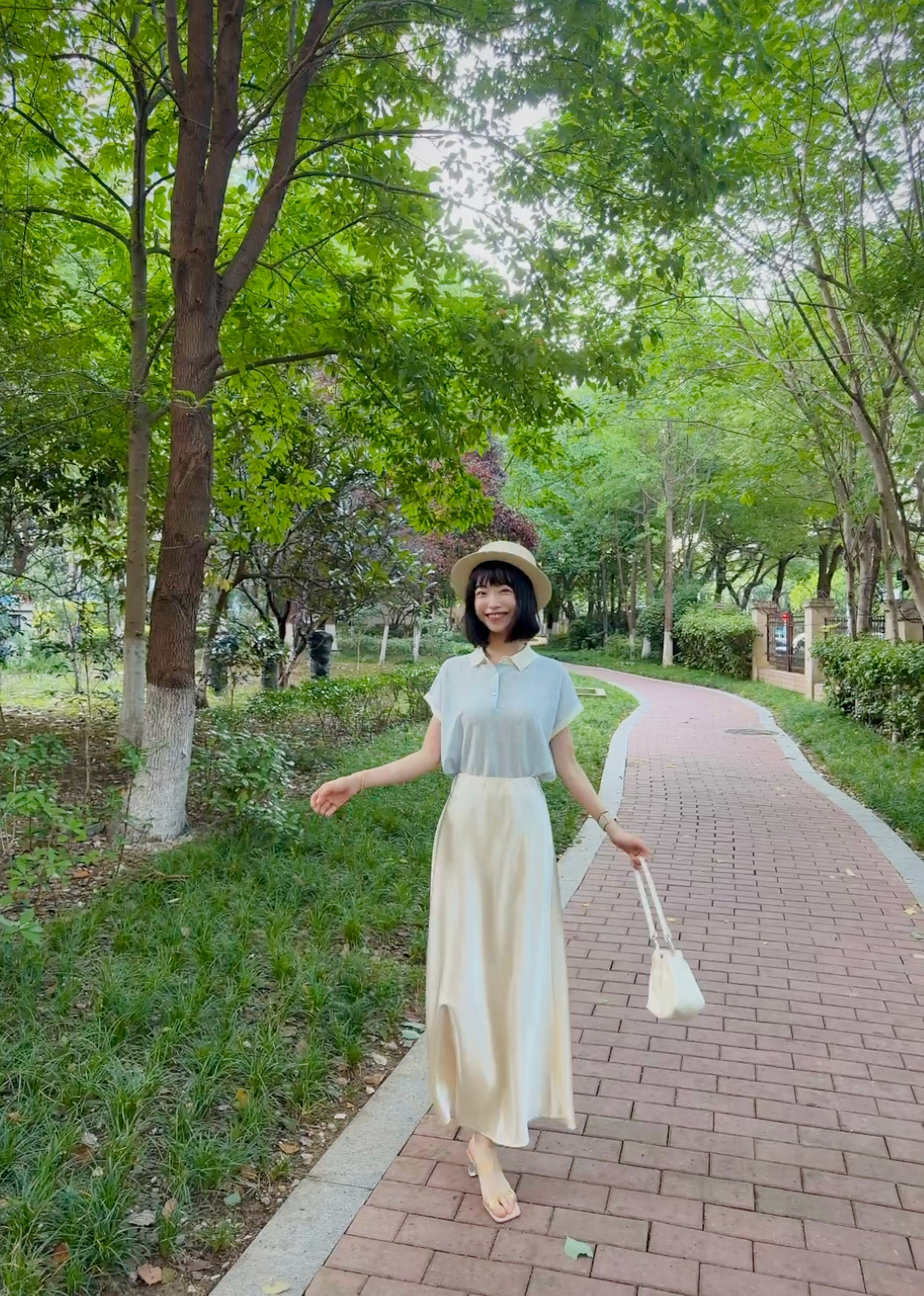 二妮ootd2026.Day39.又迎来了快落周五还是个阳光明媚的好天气简单粗