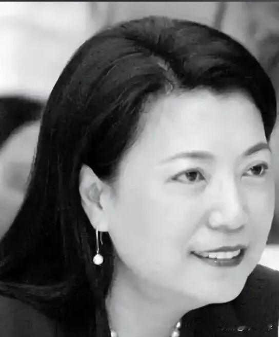 蒋家三代男丁接连离世，子孙四散，谁都没料到，最后撑住整个蒋家门面、守住家族体面的