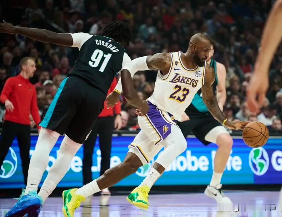 湖人前六保卫战拉响警报！勇士太阳双线夹击，詹皇已退无可退1月18日NBA战