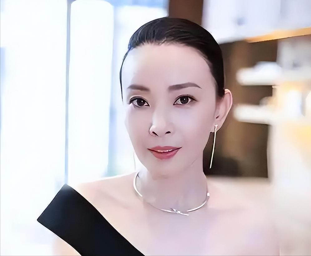 曾是最美央视才女，甩掉孙红雷嫁给张嘉益，37岁再嫁富豪成赢家 主要信