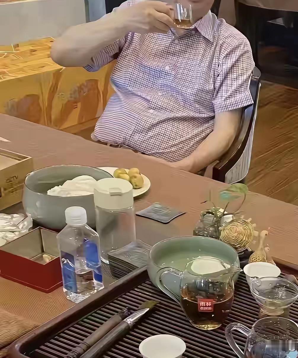 别轻易评价徐州酒量，更别狂妄自大最近有朋友来徐州，喝了一顿酒就大放厥词，直言