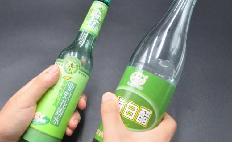 昨天邻居王阿姨跑来我家，一脸神秘：“你家有白醋和花露水没？”我说有啊，她说：“你