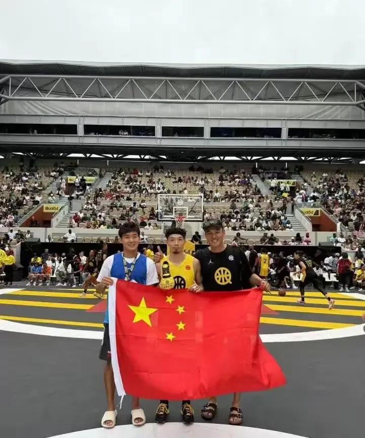 一次作弊换来终身自闭。丢脸丢到全世界了，陈登星勇夺世界扣篮大赛冠军，被推上热搜的