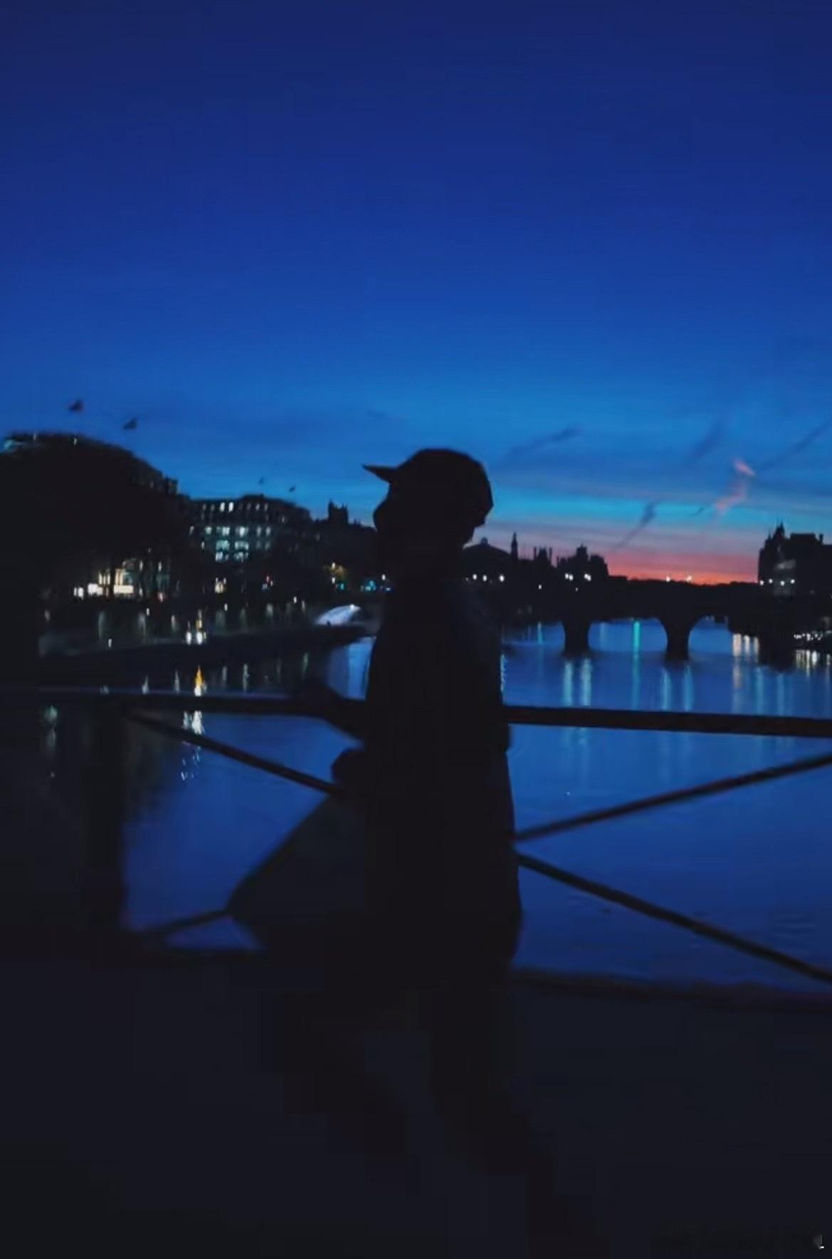 蓝调时刻王嘉尔分享的美景好美