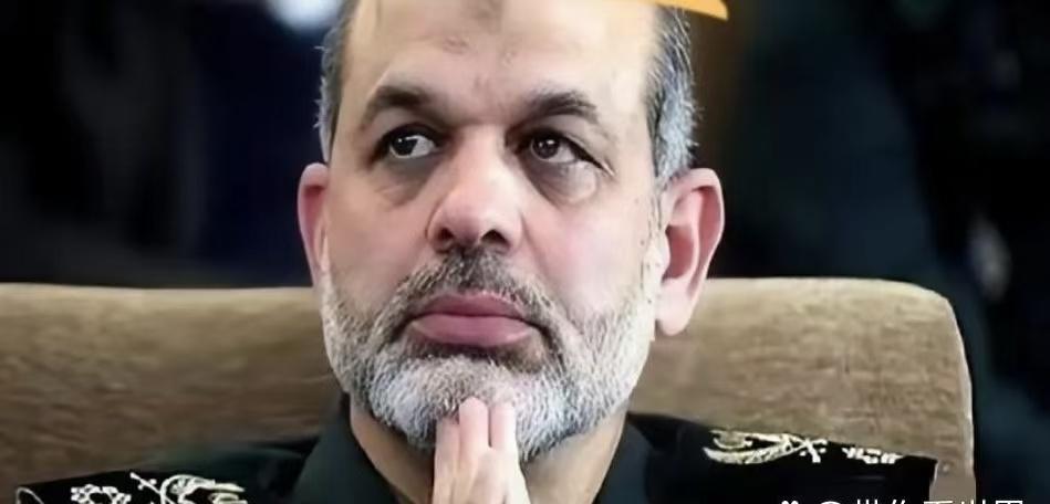 伊朗政权变天了！4月23日，据《纽约时报》消息称，伊朗革命卫队已经完成对该国