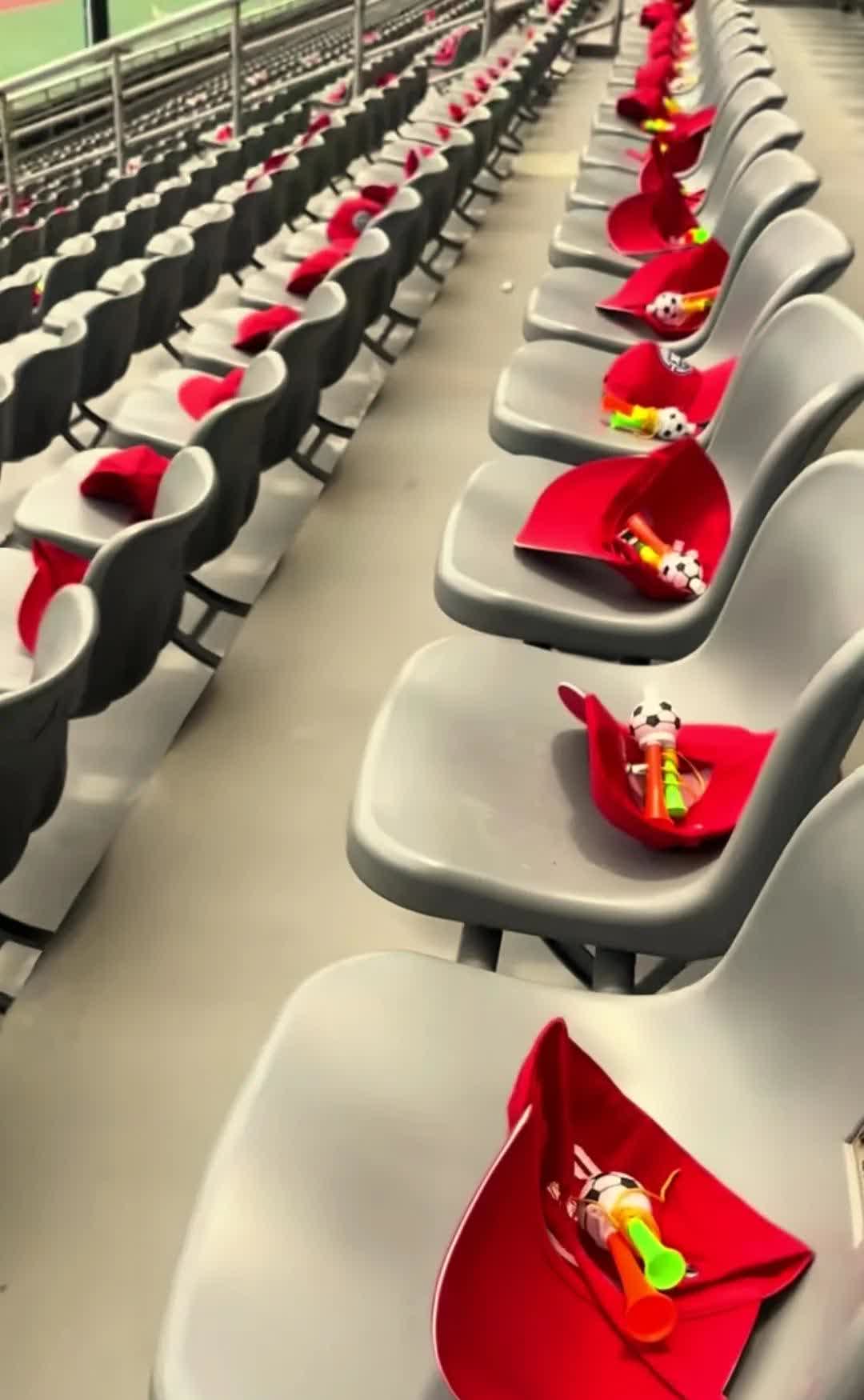 看看徐州大气吧，5元的票价还送您一顶太阳帽和一个小喇叭，老城区的观众还能坐上免费
