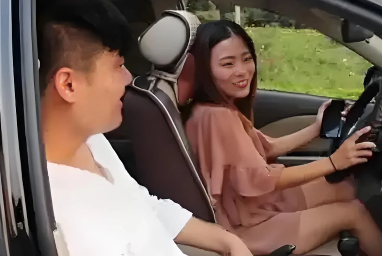 湖北宜昌，男子钓鱼时认识一已婚女子，厚着脸皮追求，女子果断拒绝，男子发现女子开着