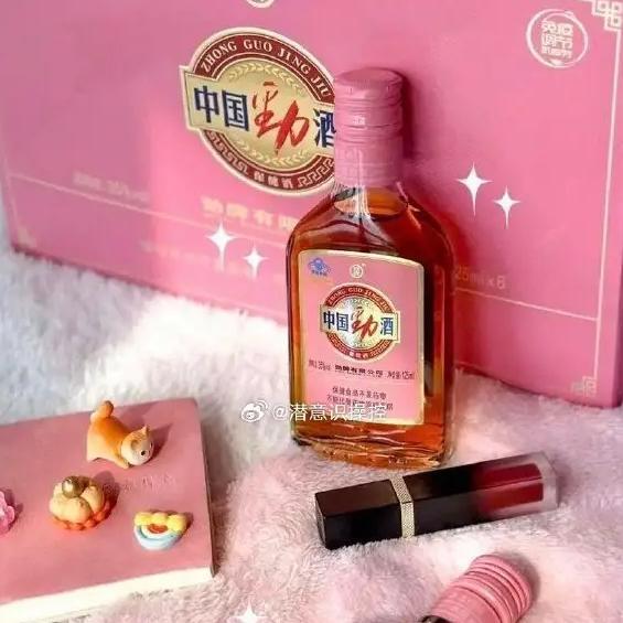 “劲酒成年轻女性神仙水”登上热搜的事件。劲酒因其较低的度数和草本成分，被部分